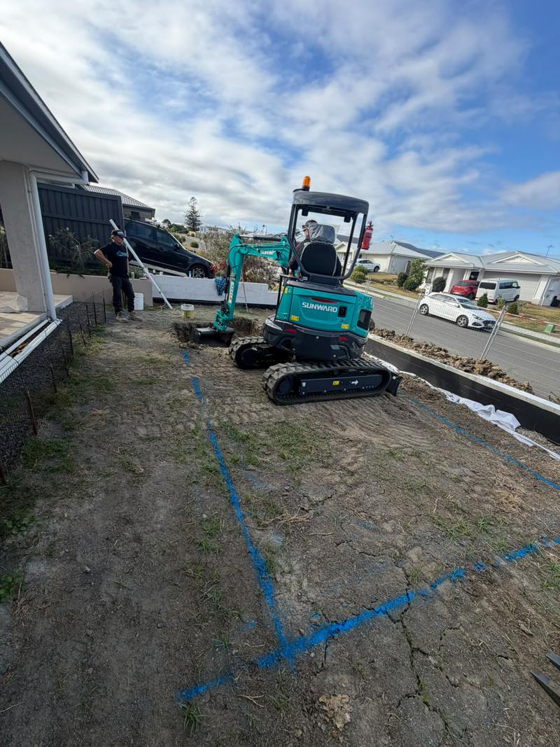 Operator on the 2.7T, front-yard dig-out